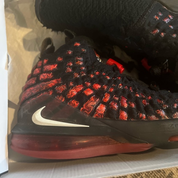 Nike LeBron James 17 'Infrared” Size 6 - Picture 2 of 9
